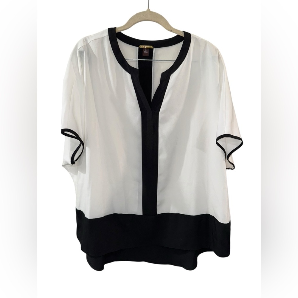 Chic Black and White Dana‎ Buchman Top